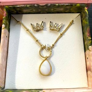 2 piece earring and necklace pendant set